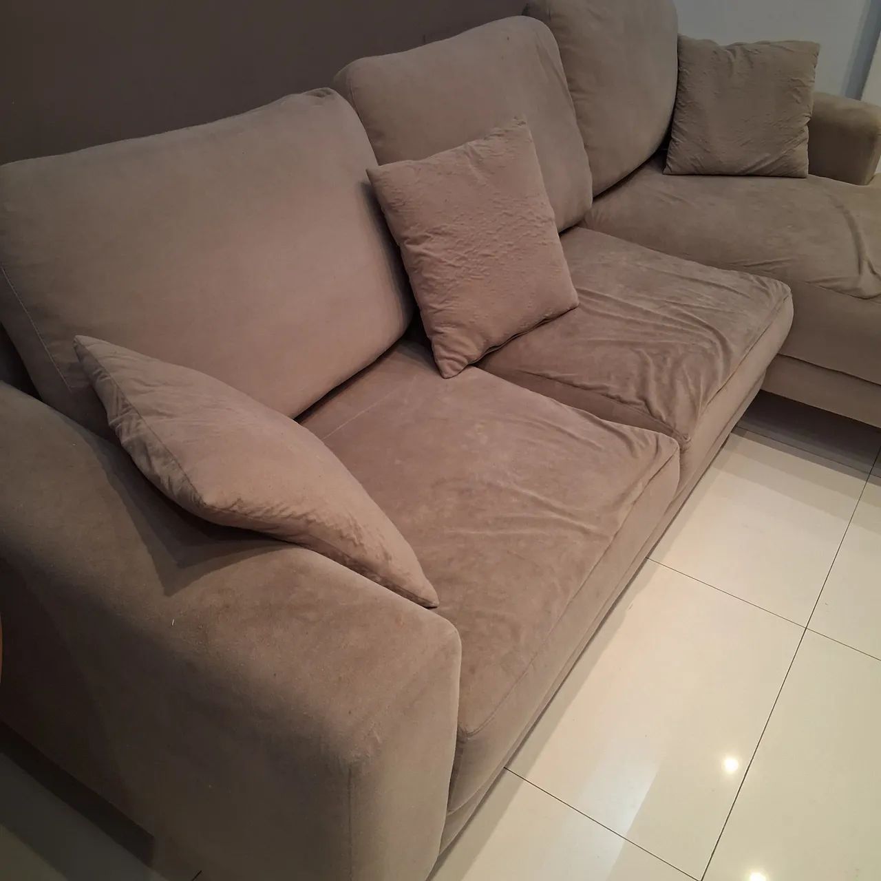 Sofá 4 lugares Mônaco com Chaise esquerdo Bege Usado - Foto 2