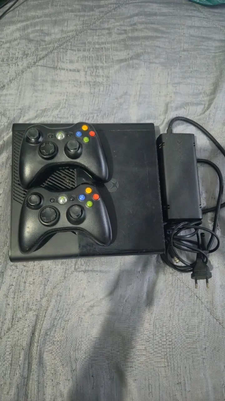 Xbox 360 Super Slim + 2 Controles - Foto 4