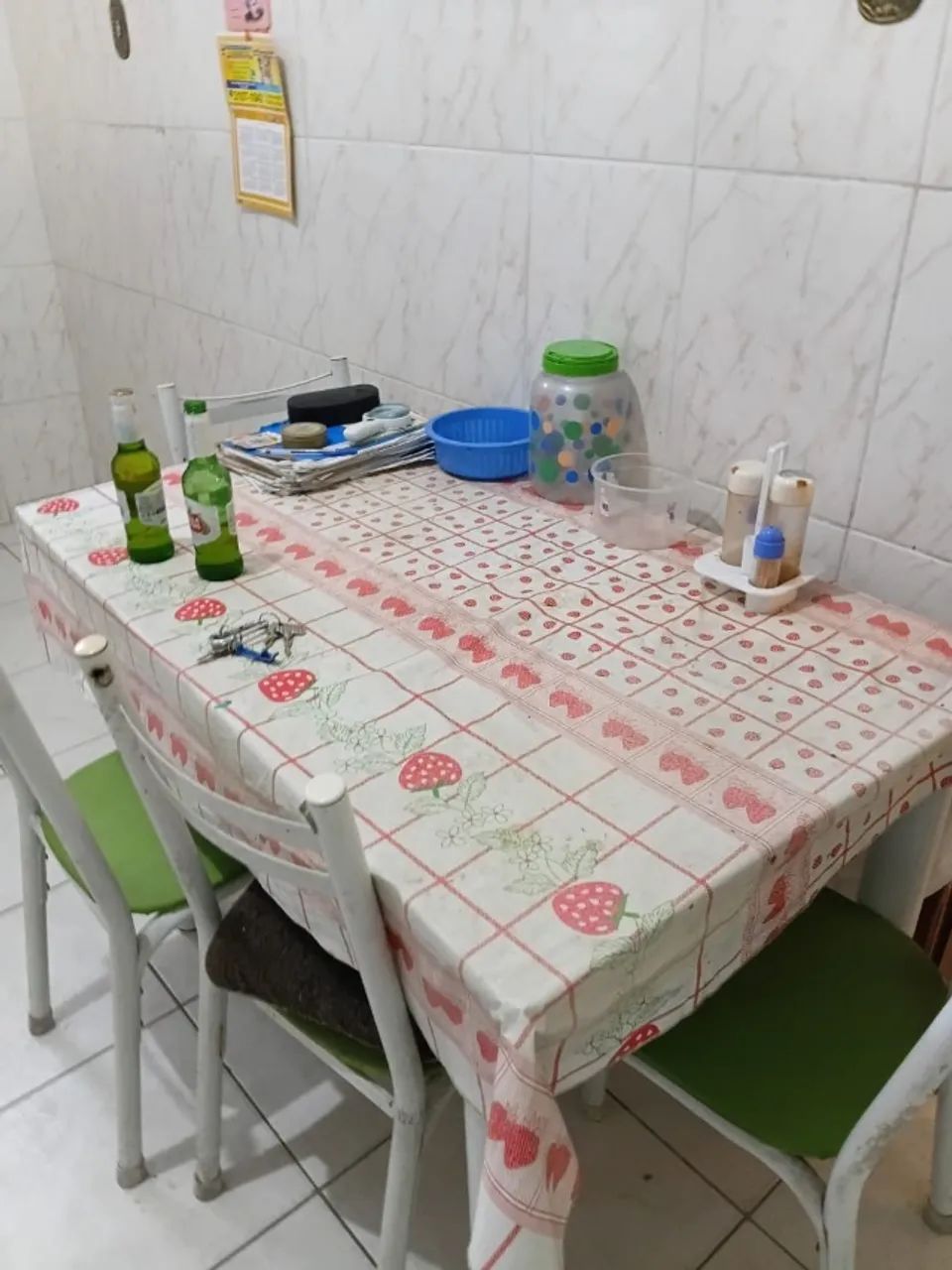 Mesa de cozinha bem nova