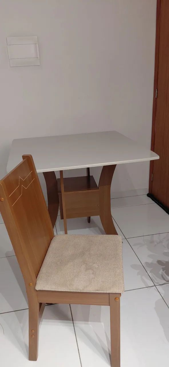 Conjunto mesa com quatro cadeiras - Foto 2