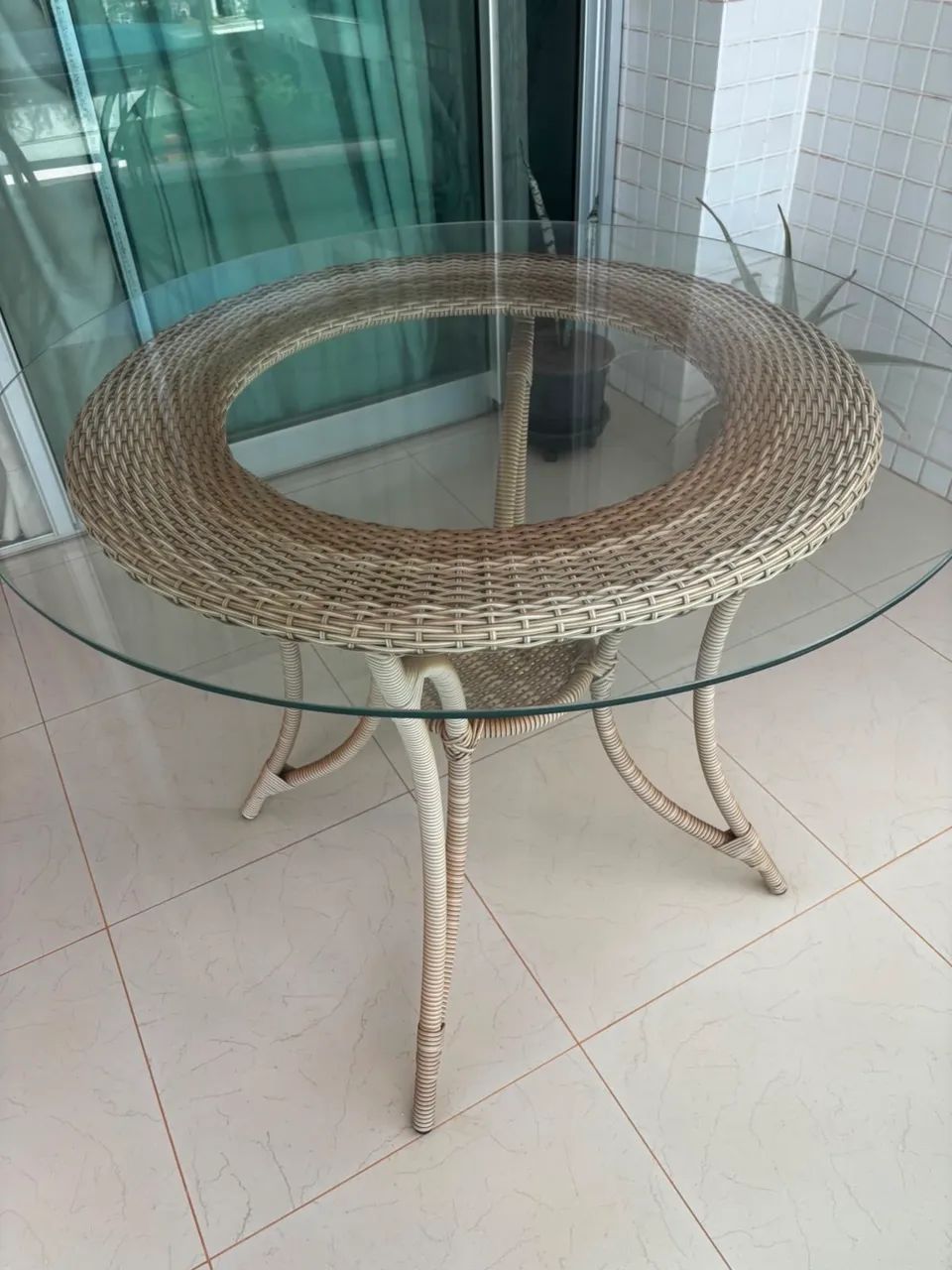 Mesa com quatro cadeiras  - Foto 5