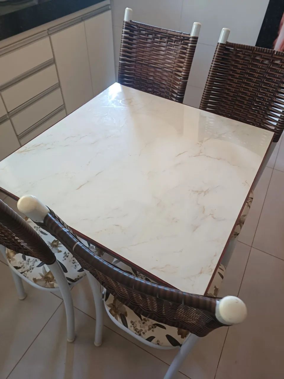 Mesa com cadeiras - Foto 3