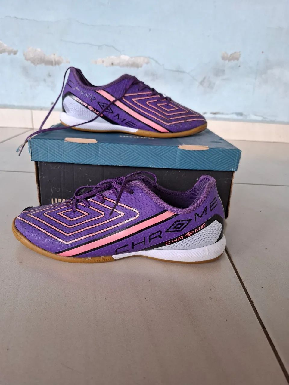 Chuteira Umbro-Chrome 