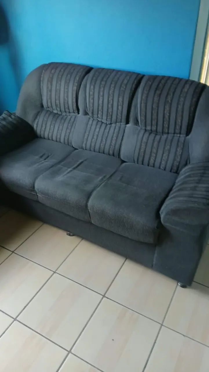 Sofás dois e três lugares em bom estado