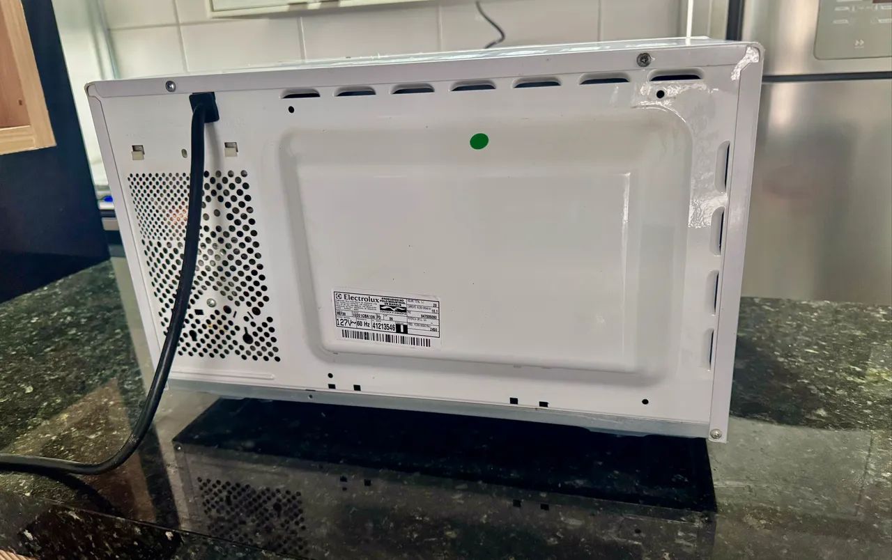 Microondas Eletrolux Semi Novo 20L - Foto 3