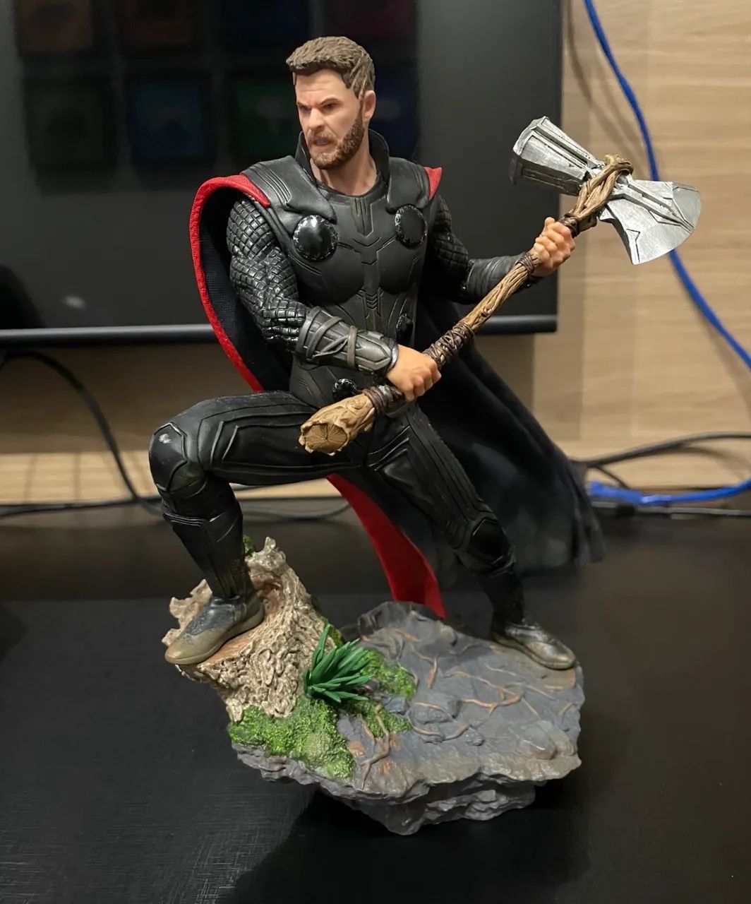 Thor Infinity War - Iron Studios (SEM CAIXA) - Foto 3