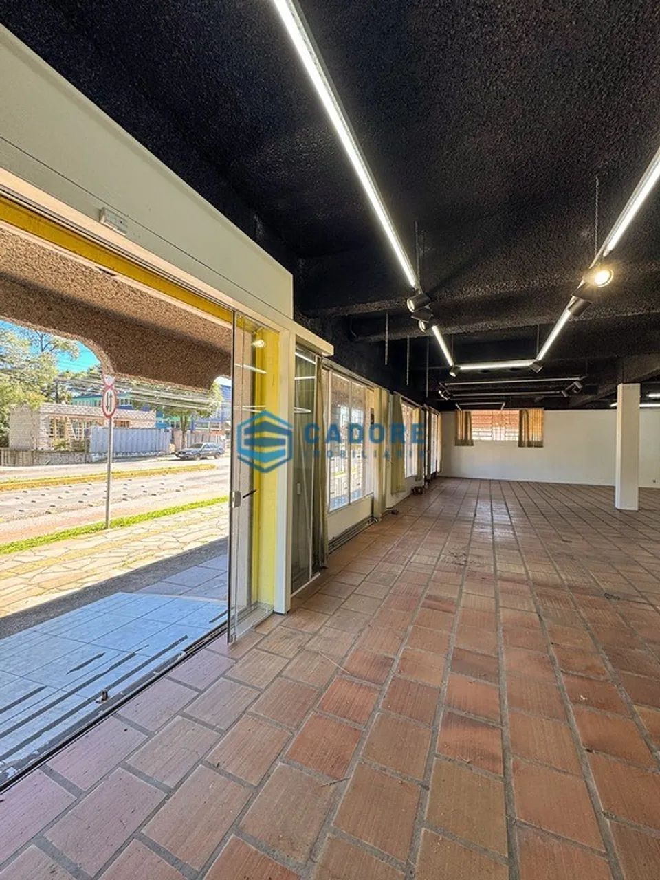 SALA COMERCIAL NO FORQUETA COM 338m² - Foto 4