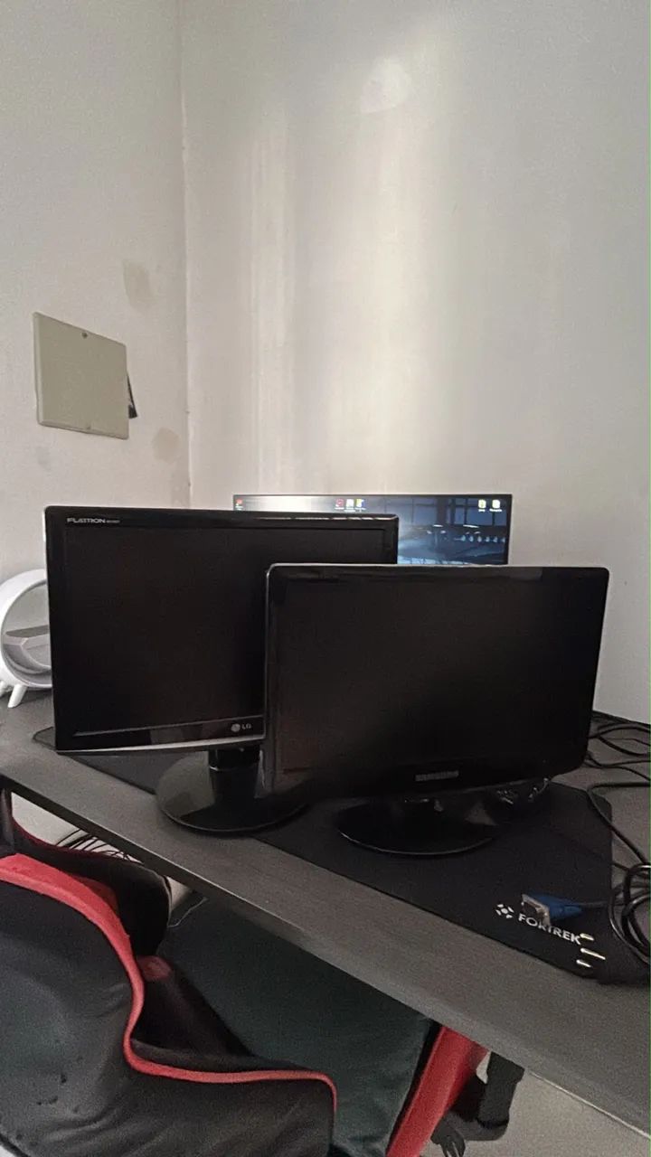 Monitores Samsung e LG