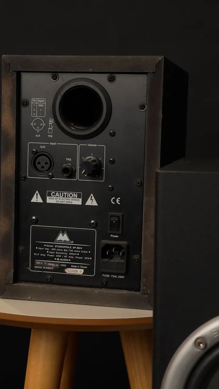 02 Monitores  M Audio Studio Phile Bx5 (Comprado no Japão) - Foto 3