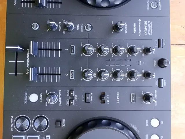 Controladora DDJ FLX4 semi-nova - Foto 4