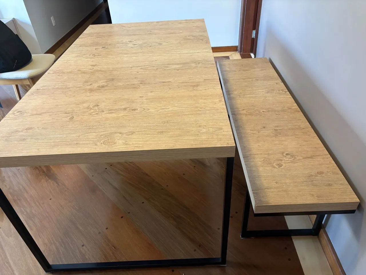 Mesa de jantar com banco - 6 lugares | Excelente estado - Foto 2