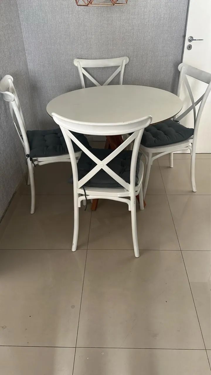 Mesa com 4 cadeiras  - Foto 2