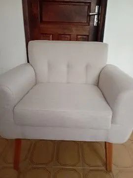 Poltrona semi nova super confortável 