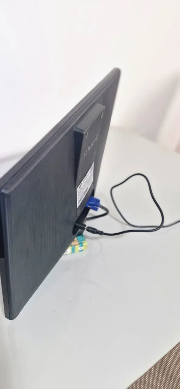 Monitor Samsung 19? S19C301F - Leia a descrição65713026717313123