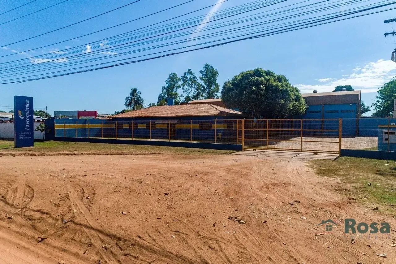 Amplo Prédio Comercial com 5 Galpões, Sala de Reuniões, Refeitório e estacioamento, no Dis - Foto 2