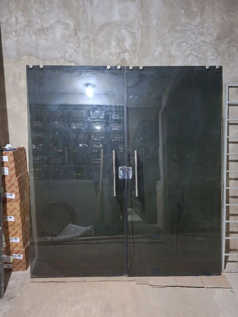 Vende está porta de vidro