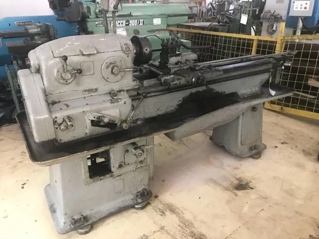 Torno mecânico TOS 1500 mm de barramento