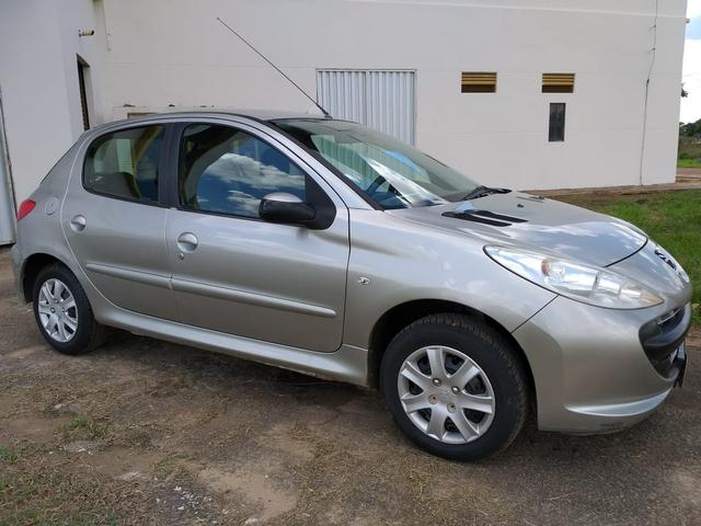 Peugeot 207 1.4 XR flex 2011