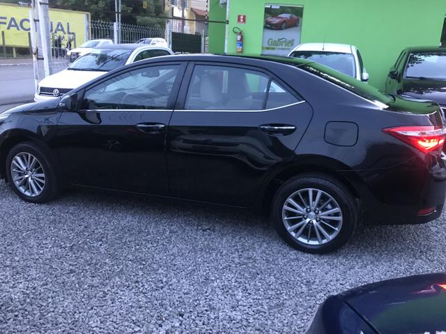 Corolla altis 2017 35 mil km - Foto 4