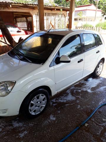 Vendo carro fiesta anos 2005 So liga * moto 8v 1.0