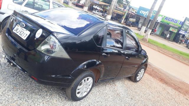 Vendo Ford fiesta em ótima conservação - Foto 2