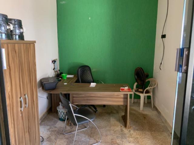 Depósito de gás com residência com piscina no fundo - Foto 8