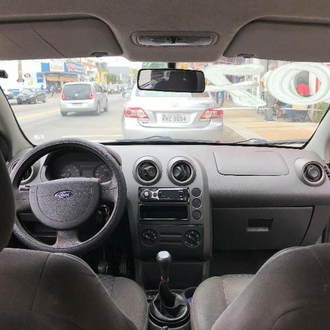 Ford Fiesta Hatch 2007 - 1.0 Flex - Foto 14