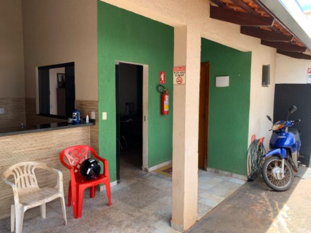 Depósito de gás com residência com piscina no fundo - Foto 3