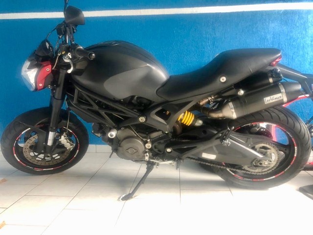 DUCATI MONSTER 696
