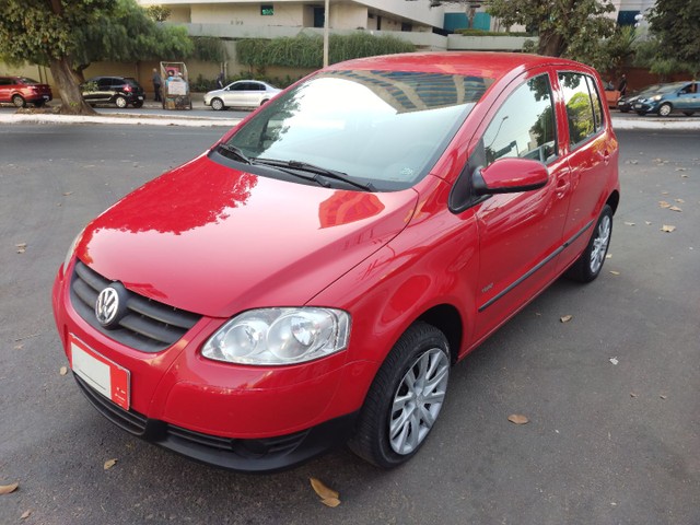 VW VOLKSWAGEN FOX COM DIREÇÃO HIDRÁULICA 1.0 FLEX 4 PORTAS VERMELHO 2009