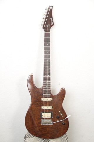 Guitarra Ravazoli Strato Luthier Top