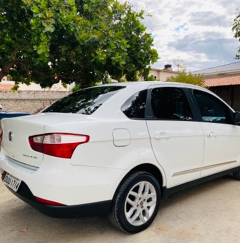 VENDO FIAT GRAND SIENA ESSENCE 1.6 2013/2014