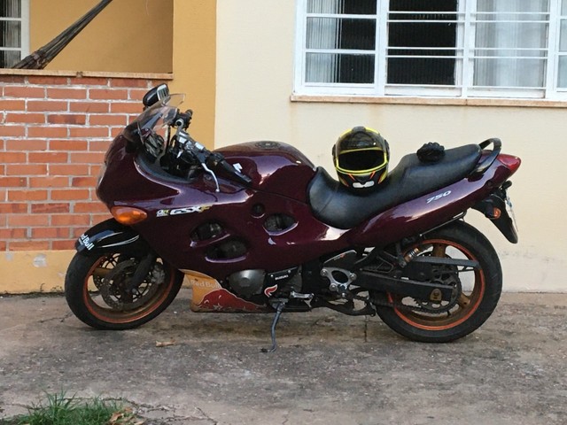SUZUKI GSX 750F  MÔNICA 