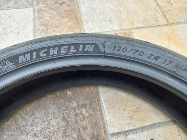 Pneu Michelin Power RS 120/70-17 - Foto 4