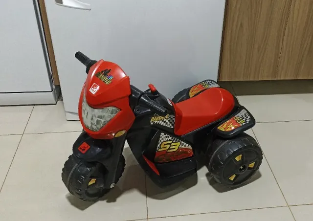 Moto Triciclo Infantil Elétrico Bandeirante Câmbio Frente e Ré Bateria 6V  até 25kg CB600