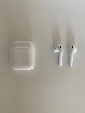 Apple AirPods (2ª geração) com estojo de recarga wireless