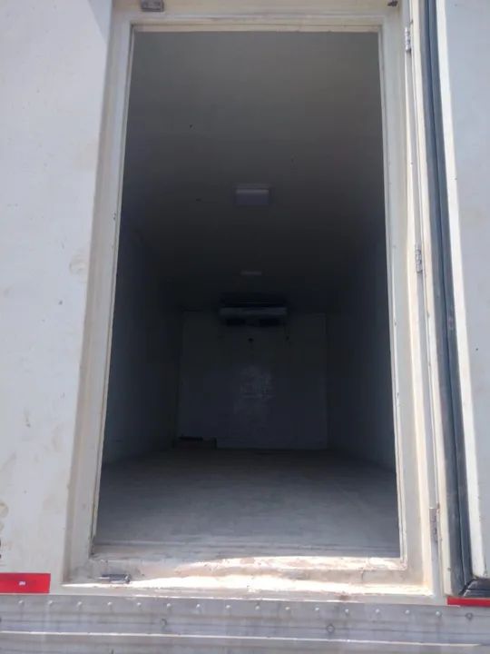 Caminhão Baú Volkswagen 13.180 - Refrigerado - Foto 3