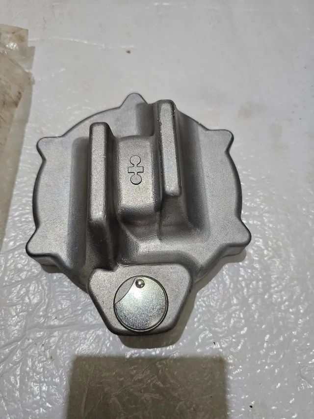 Escavadeira komatsu pc200 pc220 tampa tanque nova original 19M0411220 - Foto 2