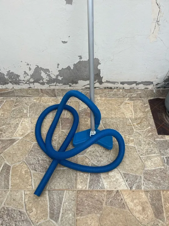 Aspirador de Piscina Manual - Limpeza Prática e Eficiente