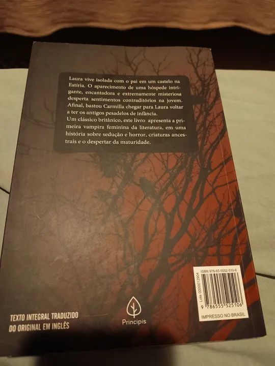 Livro Carmilla - A Vampira de Karnstein (Joseph Sheridan Le Fanu) - Foto 2