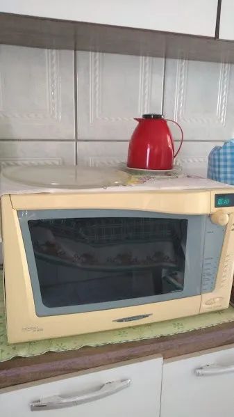 um micro-ondas em bom estado - Foto 2