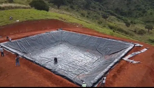 Lona Geomembrana Pead Preta 1,2 mm p/ Impermeabilização/Decoração de Lagos, Coberturas M² - Foto 4