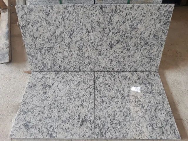 Piso de Granito Arabesco  - Material Limpo