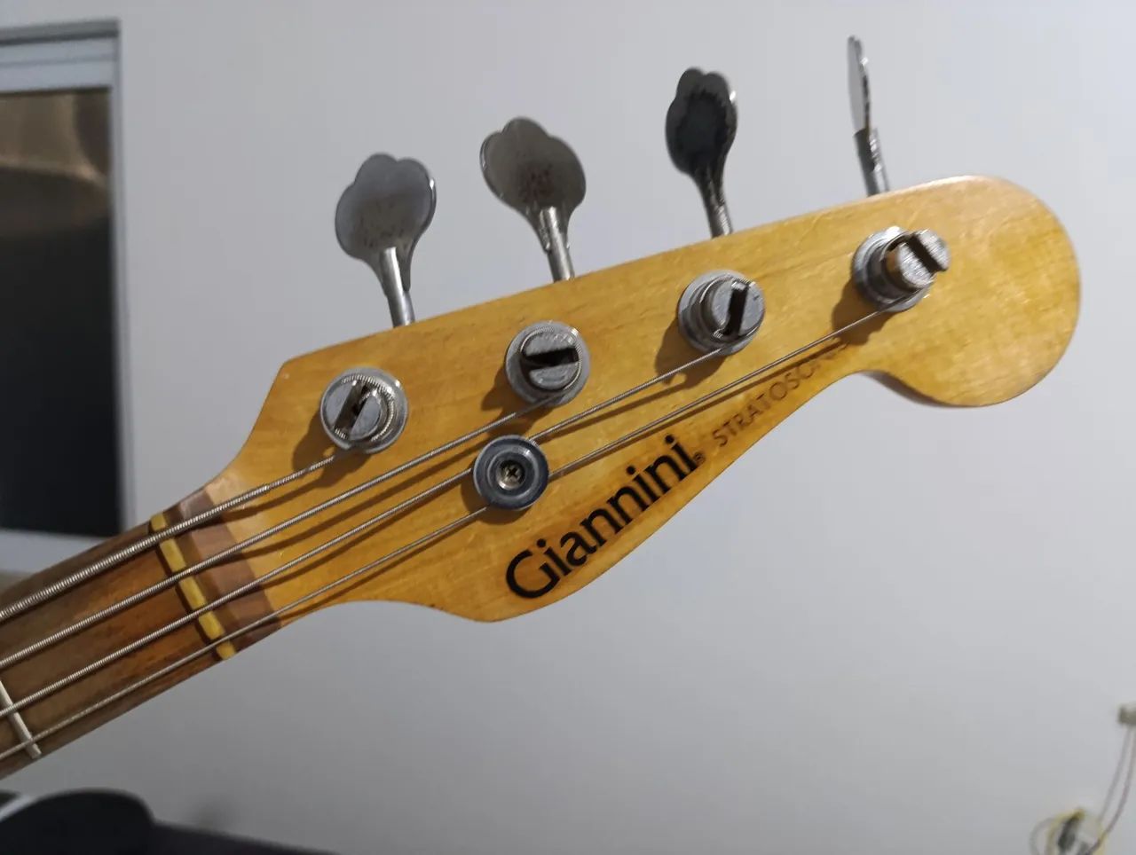 Contrabaixo Elétrico - 4 cordas Gianini Stratosonic - Foto 4