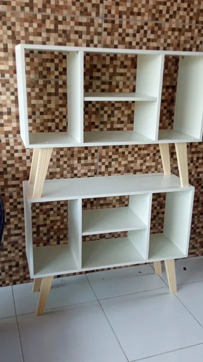 Rack retrô para sala.