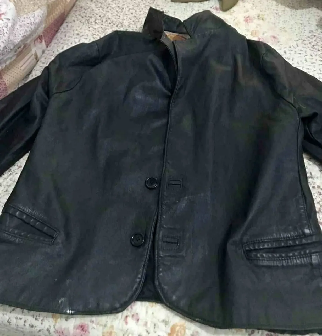 Jaqueta NOVA de Couro TOP Preta Elegante, pequena. LER ABAIXO