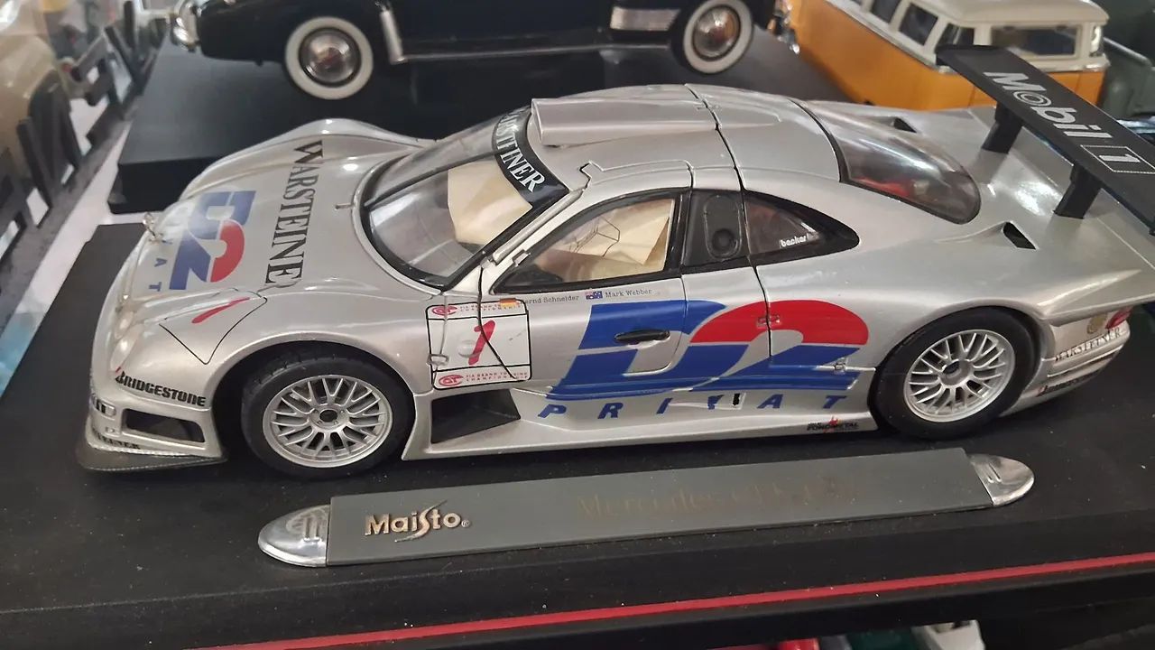 Miniatura Mercedes-Benz CLK-GTR Bernd Schneider/Mark Webber Maisto