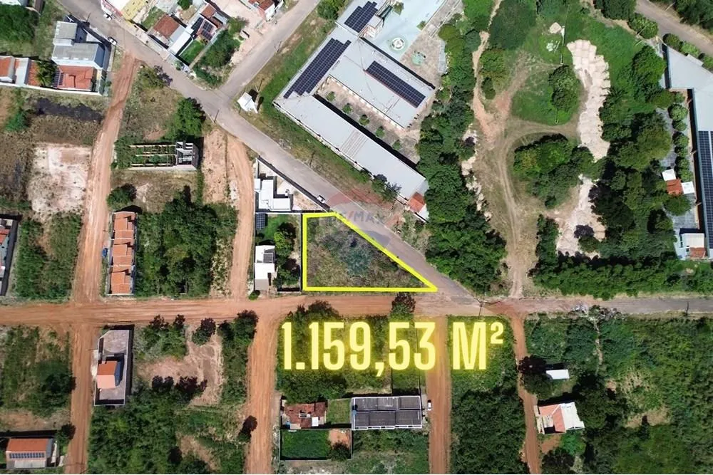 Oportunidade Única: Terreno de 1.590m² com Projeto para Kitnets Localização Estratégica