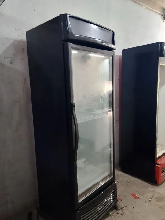 Freezer Esposito da coca cola tem islim e da normal 