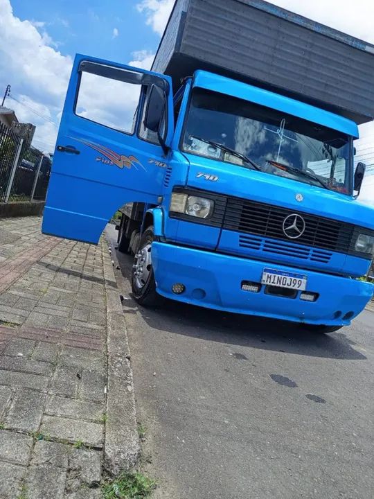 Mercedes bens 710 ano 2000 no bau filé calçada de pneus... - Foto 4